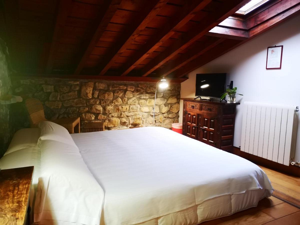 Posada Los Calderones Сантильяна-дель-Мар Экстерьер фото